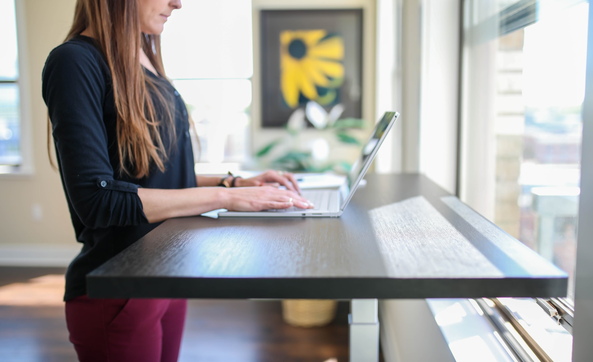 6 Great Benefits of Using a Standing Desk