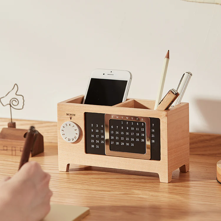 Perpetual calendar pen holder